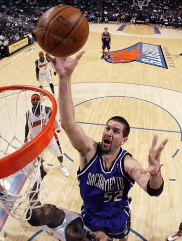 再见波斯特！勇士、爵士酝酿3换1交易，2米13中锋辅佐库里争冠